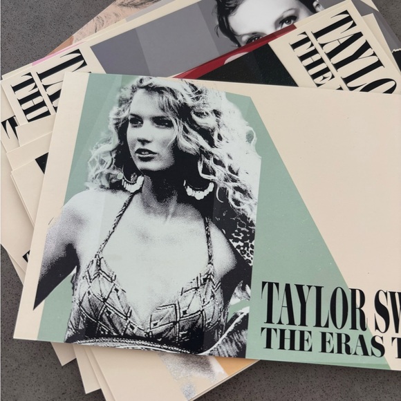 “ I Remember It All Too Well “
Taylor Swift Eras Tour VIP Merchandise Package - Picture 6 of 14